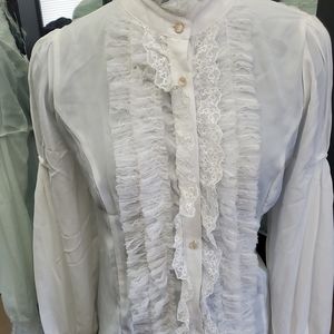 Moon Collection NWT white blouse w/navy neck brooch